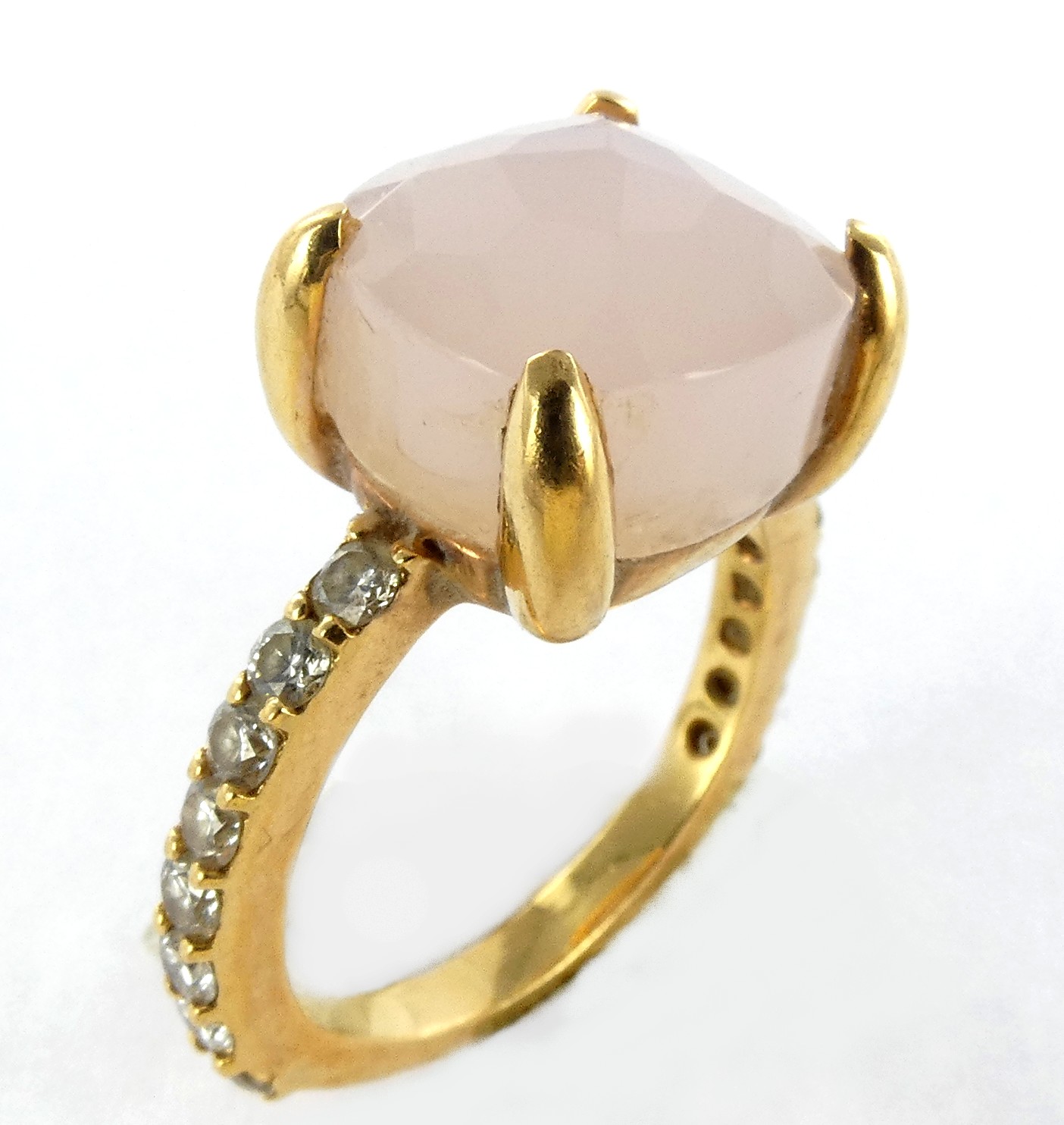 Lot 31 — 1 Bague Or 750 mil. Non poinçonnée, centrée d'un quartz rose